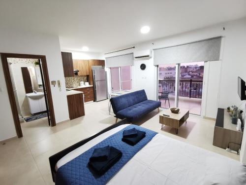 Must Stay - Finikoudes Studio