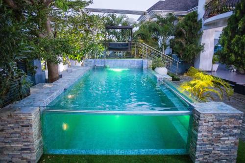 Πισίνα στο ή κοντά στο LEKKI SECRET MANSION 'n' SWIMMING POOl