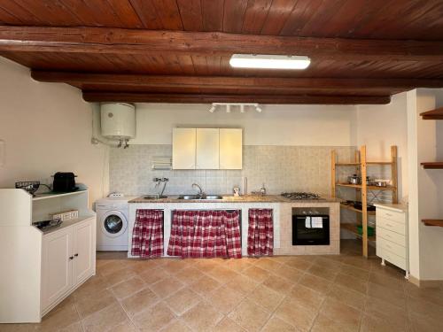 Dapur atau dapur kecil di Monsant Casa Vacanze