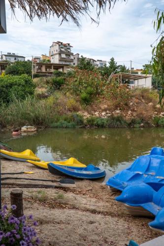 Φωτογραφία από το άλμπουμ του Garden Lake Camping σε Εξαμίλι