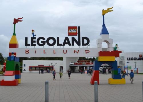 a sign for a legoland building with people walking around it at Mindedalen - Idyl tæt på alt og helt i fred in Billum