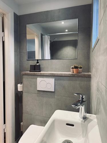 Ένα μπάνιο στο Cozy Apartment - Søborg Great Copenhagen