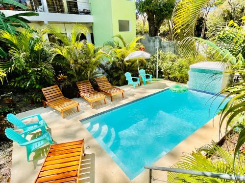 Πισίνα στο ή κοντά στο Tropical House in Nosara- 3 min walk to the beach