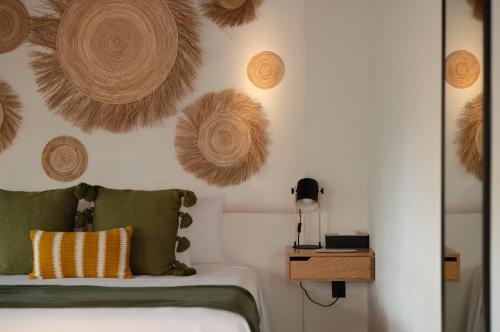 a bedroom with a bed and some hats on the wall at La Paranera Hotel & Relax in Comala