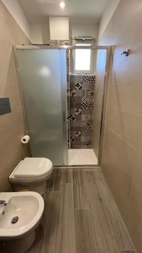 a bathroom with a shower and a toilet and a sink at Jenka in Caltabellotta