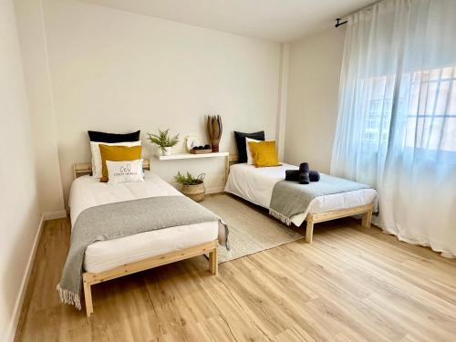 Postel nebo postele na pokoji v ubytování CocoHomes Apartamento dos dormitorios La Sabina
