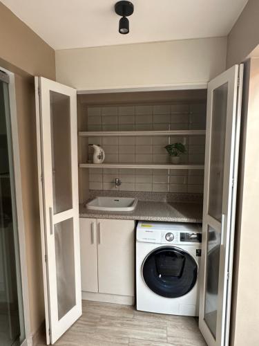 Fotografija u galeriji objekta Habitación privada con baño privado en Miraflores a un paso del malecón con áreas comunes compartidas u Limi