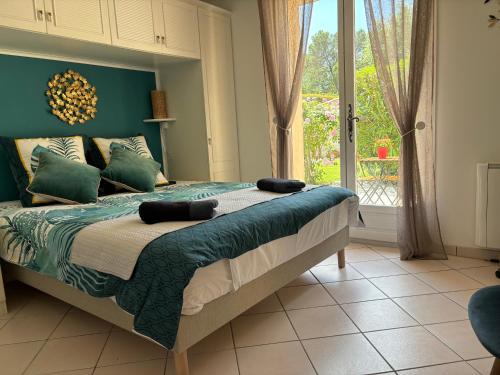 a bedroom with a large bed with a window at Charmante villa familiale in Vence
