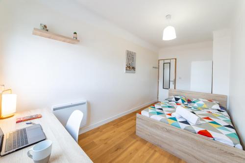 Photo de la galerie de l'établissement Superbe appartement avec place de Parking gratuite, à Pau