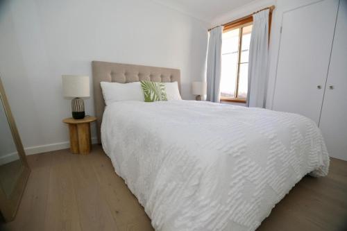 Una cama o camas en una habitación de Jamberoo