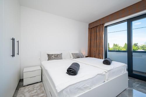 Apartments with parking space Zadar - 23055