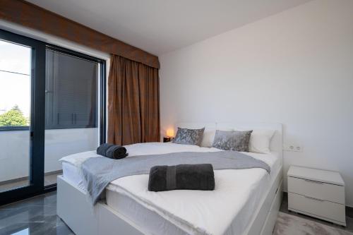 Apartments with parking space Zadar - 23055