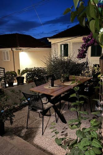 Apartments with parking space Trogir - 12152