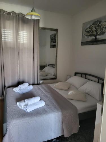 Apartments with parking space Trogir - 12152