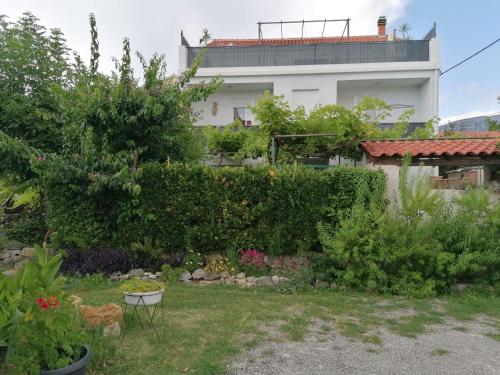 Apartments by the sea Kastel Stafilic, Kastela - 22570