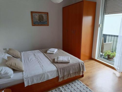 Apartments by the sea Kastel Stafilic, Kastela - 22570