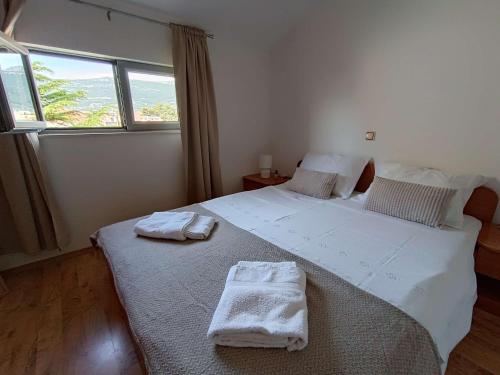Apartments by the sea Kastel Stafilic, Kastela - 22570