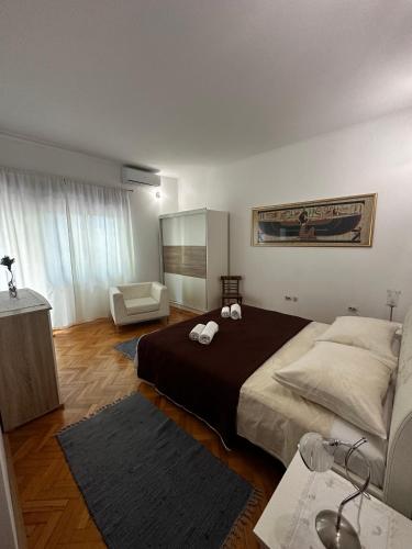 Apartments with a parking space Kastel Stafilic, Kastela - 22710