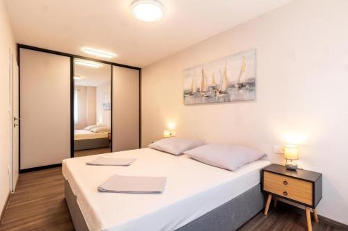 Family-friendly apartments with swimming pool Kastel Stari, Kastela - 23348