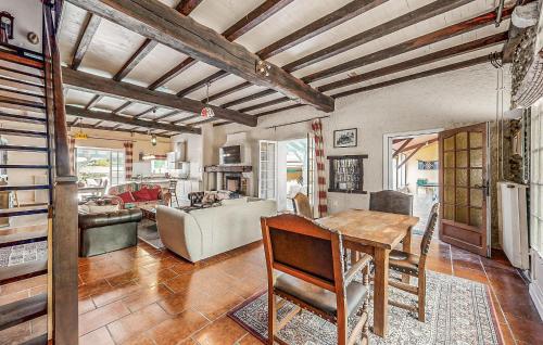 a living room with a table and a couch at 4 Bedroom Stunning Home In Escos in Escos