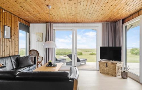 a living room with a couch and a tv at Awesome Home In Haderslev With Wifi in Haderslev