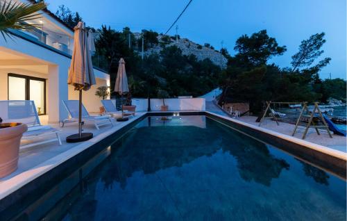 Kolam renang di atau dekat dengan Pet Friendly Home In Baric Draga