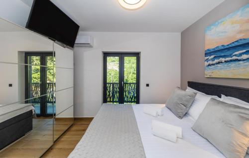 Katil atau katil-katil dalam bilik di Pet Friendly Home In Baric Draga