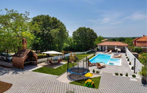 2 Bedroom Amazing Apartment In Galovac