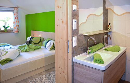 Cama o camas de una habitación en Ferienwohnung In Weißpriach