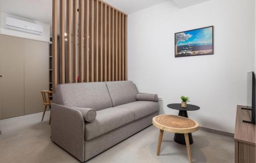 a living room with a couch and a table at Gorgeous Apartment In Omisalj in Omišalj