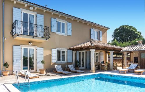 Πισίνα στο ή κοντά στο Nice Home In Smoljanci With Wifi