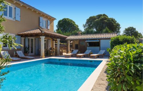 Πισίνα στο ή κοντά στο Nice Home In Smoljanci With Wifi