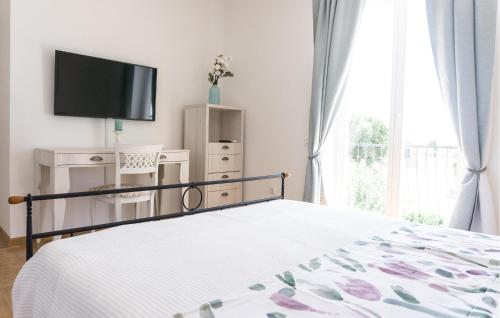 Ένα ή περισσότερα κρεβάτια σε δωμάτιο στο Nice Home In Smoljanci With Wifi