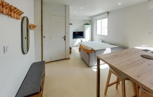 a room with a bed and a dining table at Awesome Apartment In Le Conquet in Le Conquet