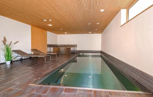 Piscina en o cerca de Ferienwohnung In Bizau 1 Stock