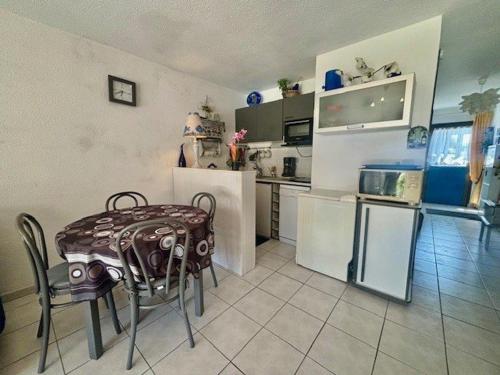 Photo de la galerie de l'établissement Saint-Pierre-Quiberon - Beau T2 - 34m² - Plage - Parking - Animal Admis - FR-1-478-295, à Saint-Pierre-Quiberon