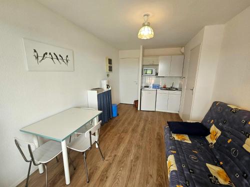 Appartement 2 pièces avec piscine à 5 min de la plage de Pontaillac, parking résidentiel, balcon fermé - FR-1-550-81