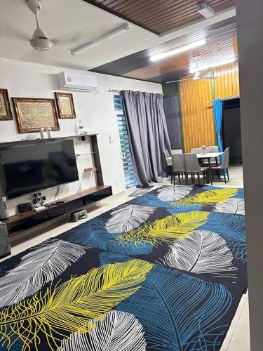 a living room with a colorful rug on the floor at Lylinz bandar layangkasa in Kampong Kong Kong