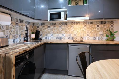 Dapur atau dapur kecil di Perrutel - entre Bastide et cité