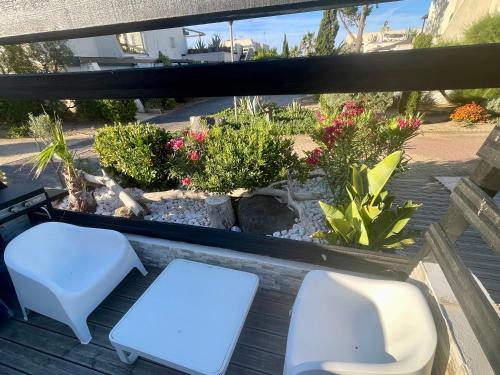 Photo de la galerie de l'établissement Village Naturiste VILLA 182 MARACUJA Port Nature 3, au Cap d'Agde