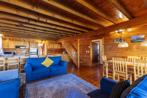 Kuchyň nebo kuchyňský kout v ubytování Lark House, Peaceful Mountain Home with Wonderful Ocean Views