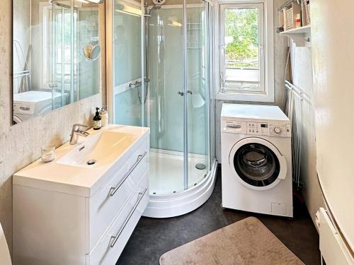 ein Badezimmer mit Dusche und Waschmaschine in der Unterkunft 9 person holiday home in Korshamn-By Traum in Korshamn