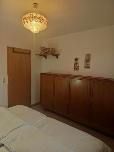 Postel nebo postele na pokoji v ubytování Allgäu Vibes - fußläufige Erreichbarkeit vom Bahnhof, mit Aussicht, wettergeschützter Balkon
