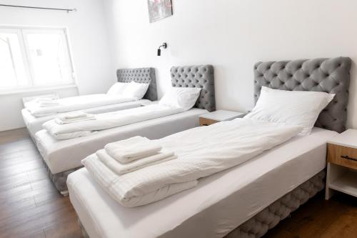 Postel nebo postele na pokoji v ubytování Luna Nera apartments