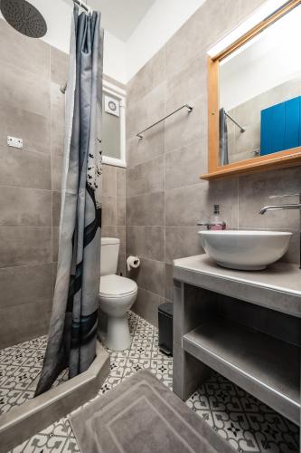 Bilik mandi di Lefkes Studios