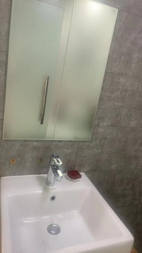 a white sink in a bathroom with a mirror at 古北御尚精品民宿Gubeiyushang in Gubeikou