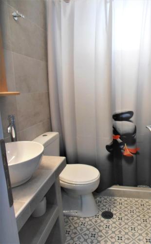 Bilik mandi di Lefkes Studios