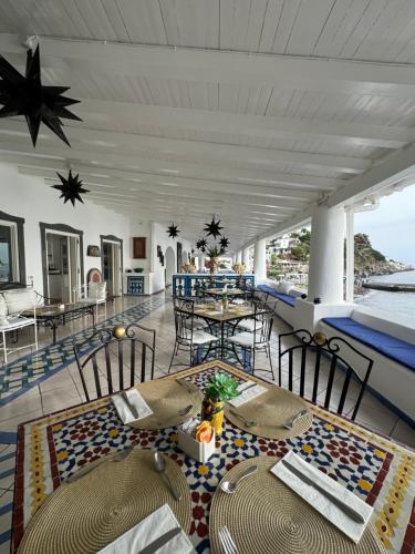 A restaurant or other place to eat at Hotel Lisca Bianca