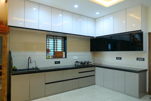 Dapur atau dapur kecil di Aadhya Home Stay Hampi