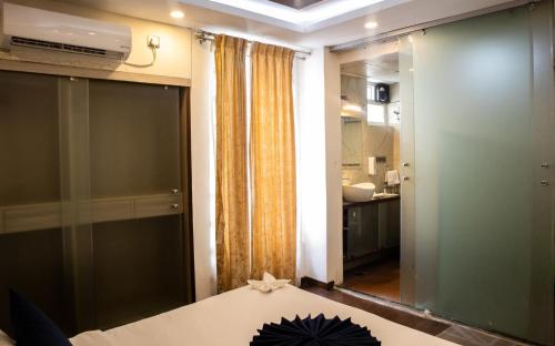 Katil atau katil-katil dalam bilik di Mystic Apartotel Hebbal